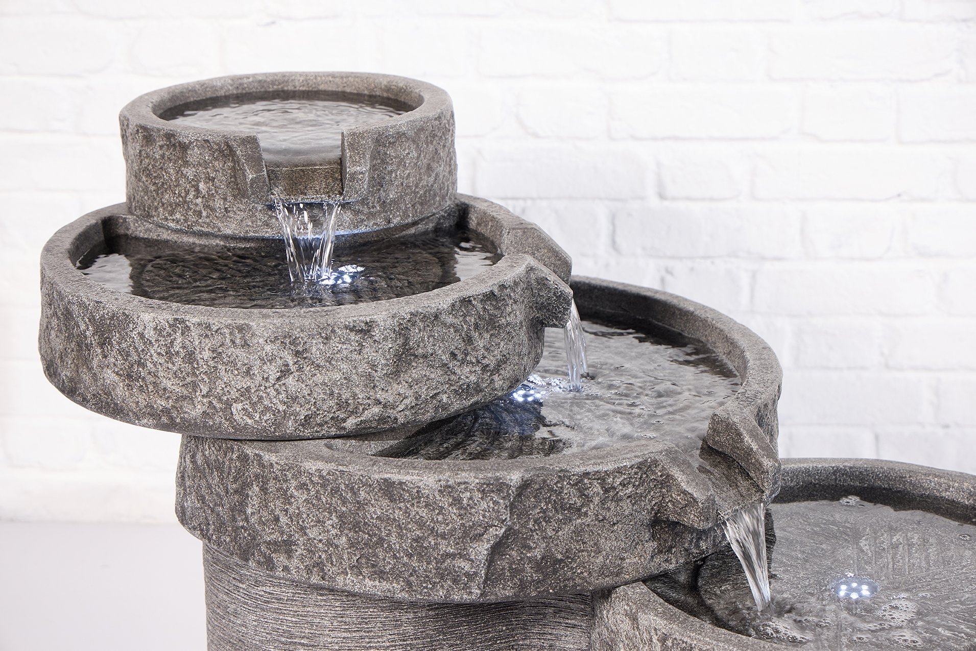 Altico Elaria Solar Water Feature - Image 3
