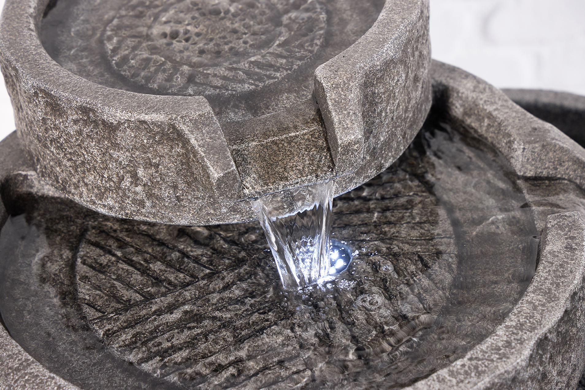 Altico Elaria Solar Water Feature - Image 4