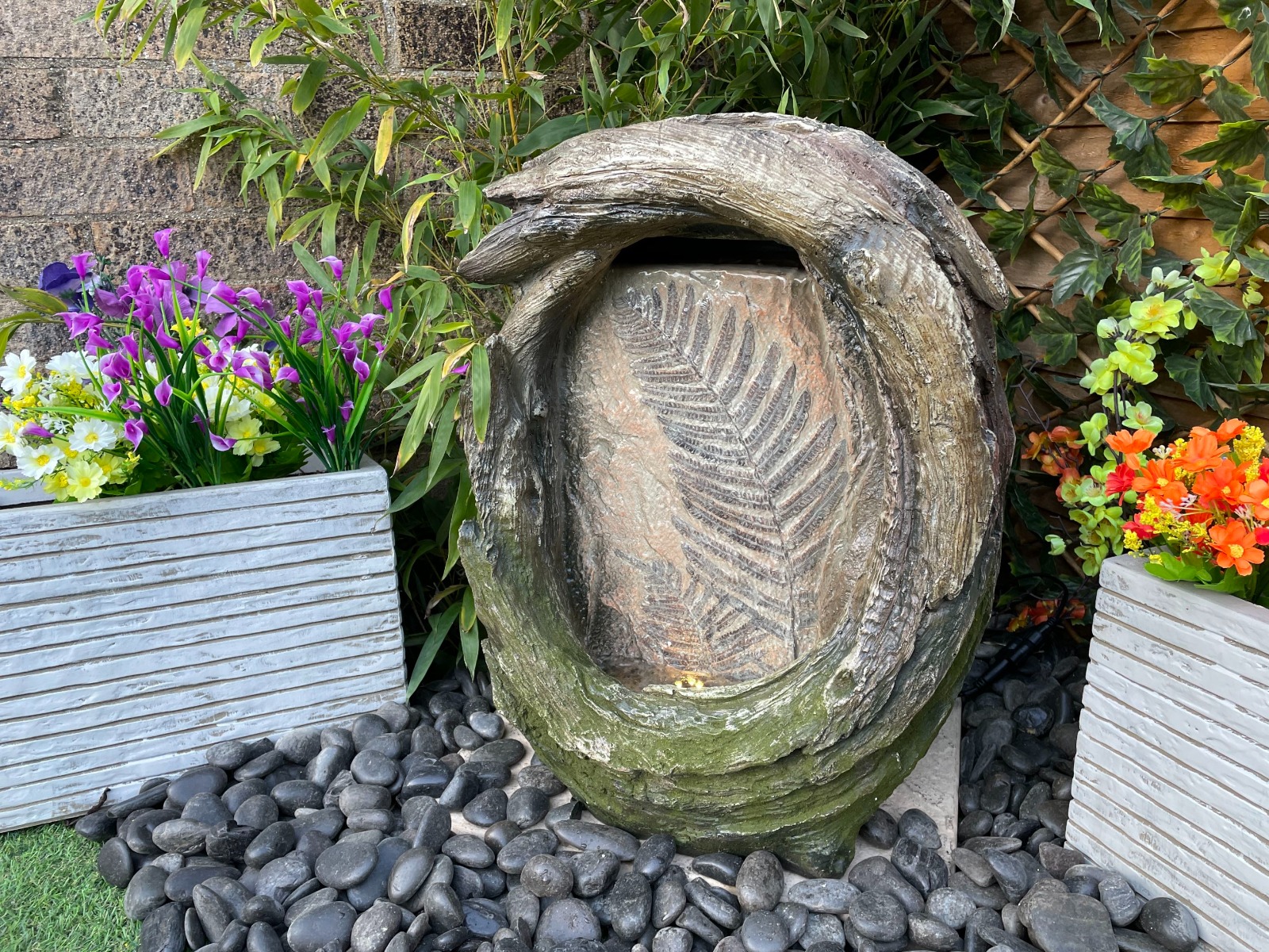 Fossil Leaf Traditional Water Feature - Image 4